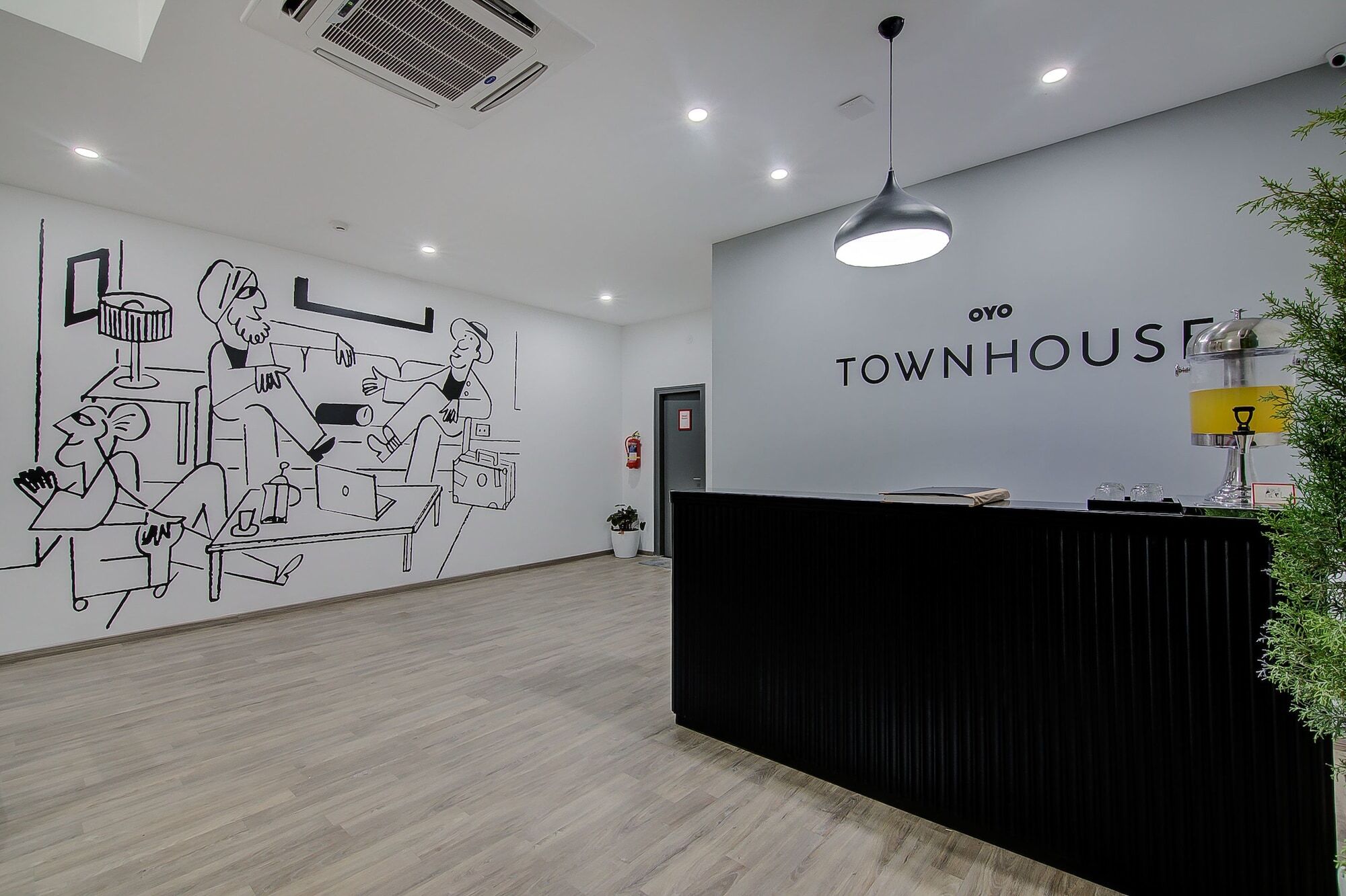 Oyo Townhouse 044 Sector 14 Gurugram 호텔 구르가온 외부 사진