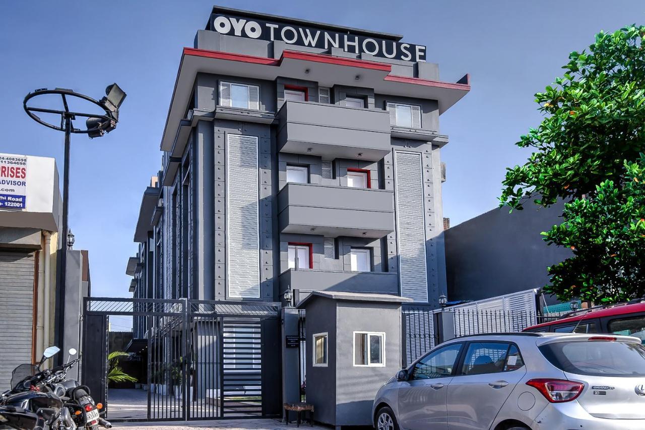 Oyo Townhouse 044 Sector 14 Gurugram 호텔 구르가온 외부 사진