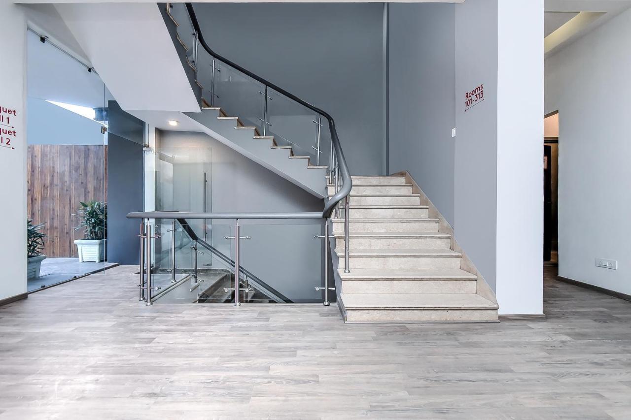Oyo Townhouse 044 Sector 14 Gurugram 호텔 구르가온 외부 사진