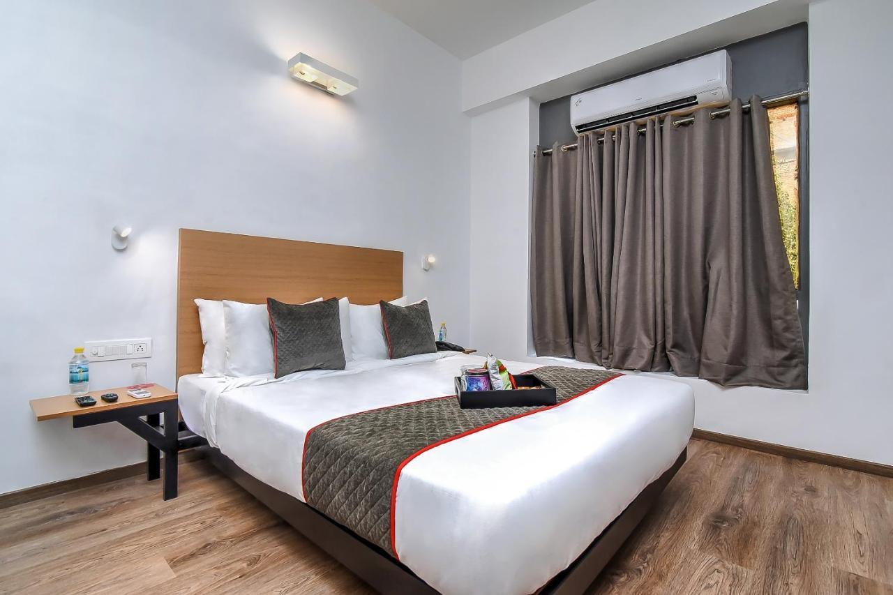 Oyo Townhouse 044 Sector 14 Gurugram 호텔 구르가온 외부 사진
