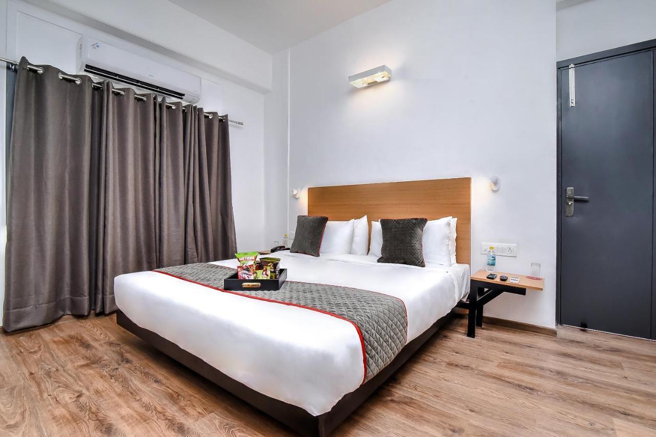 Oyo Townhouse 044 Sector 14 Gurugram 호텔 구르가온 외부 사진