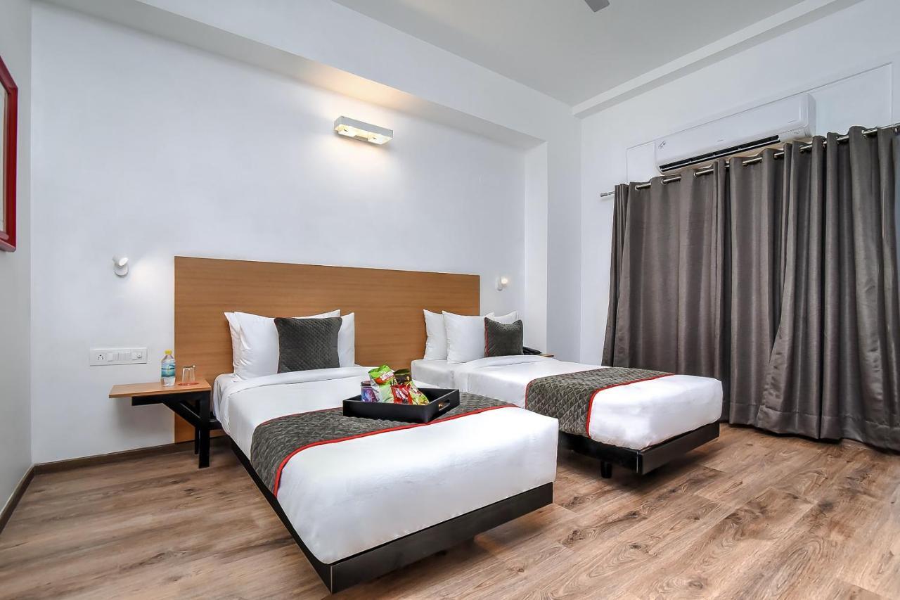 Oyo Townhouse 044 Sector 14 Gurugram 호텔 구르가온 외부 사진