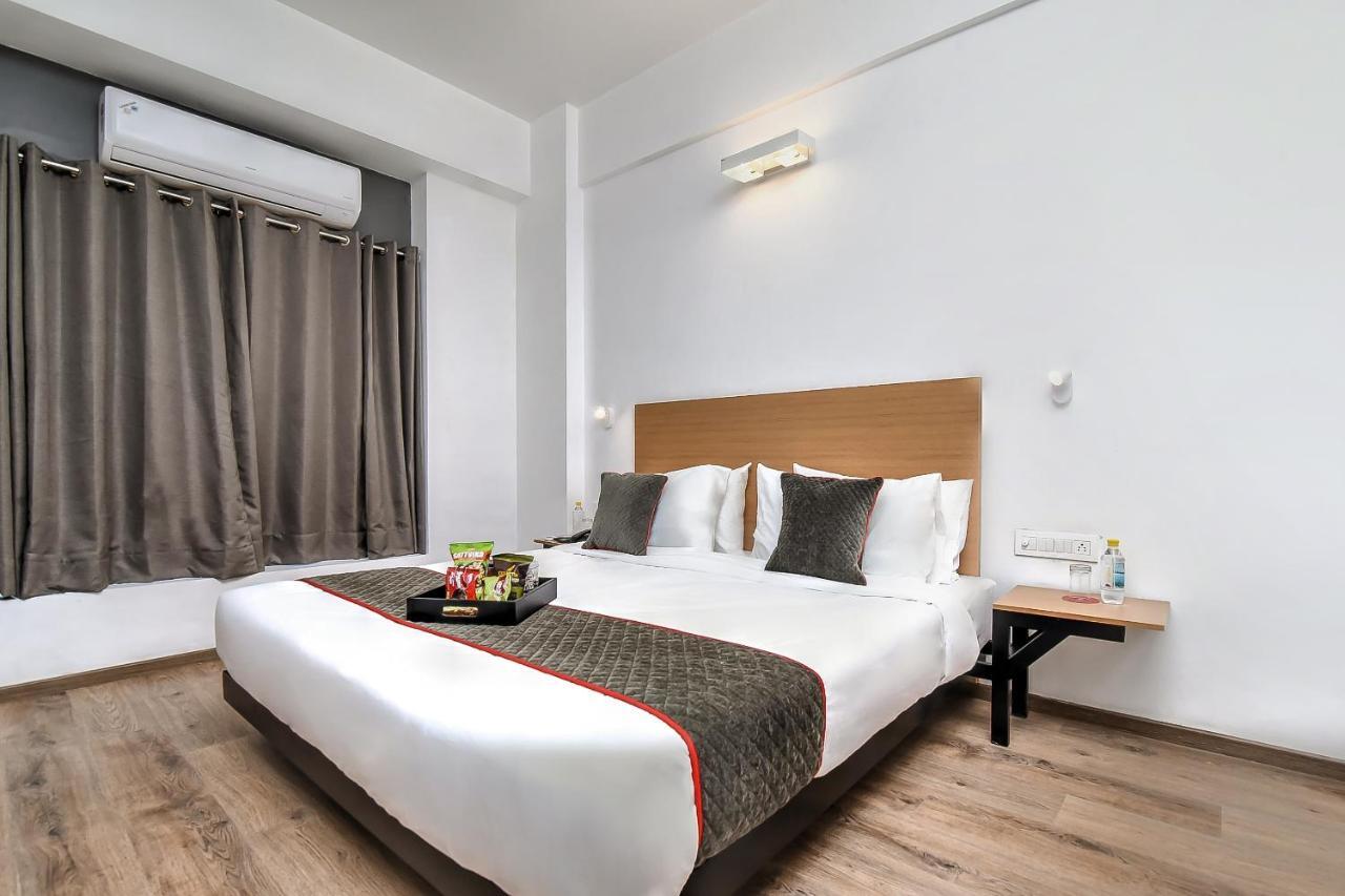 Oyo Townhouse 044 Sector 14 Gurugram 호텔 구르가온 외부 사진